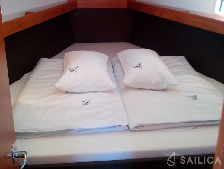 Bavaria Cruiser 37 - Yacht Charter Sailica