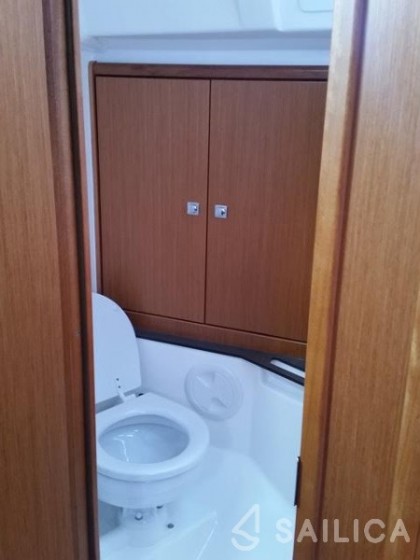 Bavaria Cruiser 37 - Yacht Charter Sailica