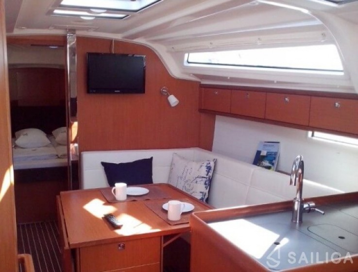 Bavaria Cruiser 37 - Yacht Charter Sailica