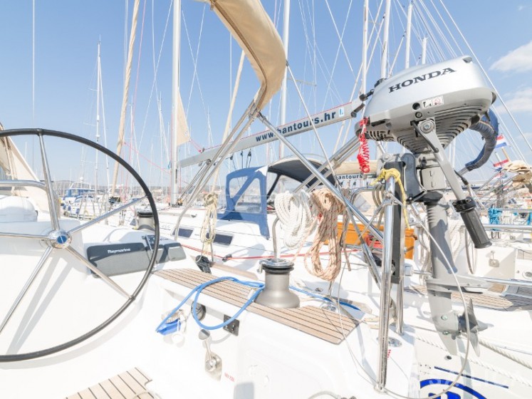 Dufour 500 Grand Large - Yacht Charter Sailica