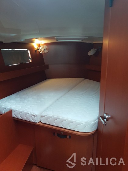 Oceanis 41.1 - Yacht Charter Sailica