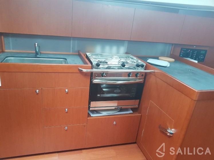 Oceanis 41.1 - Yacht Charter Sailica