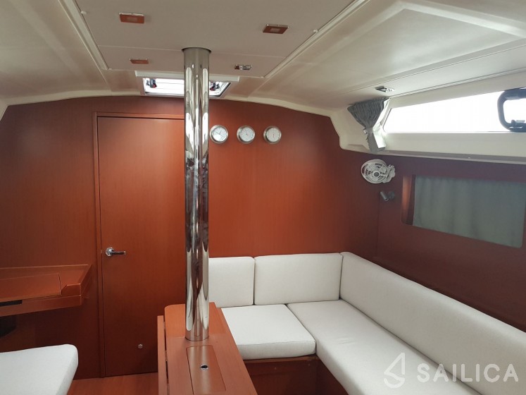 Oceanis 41.1 - Yacht Charter Sailica