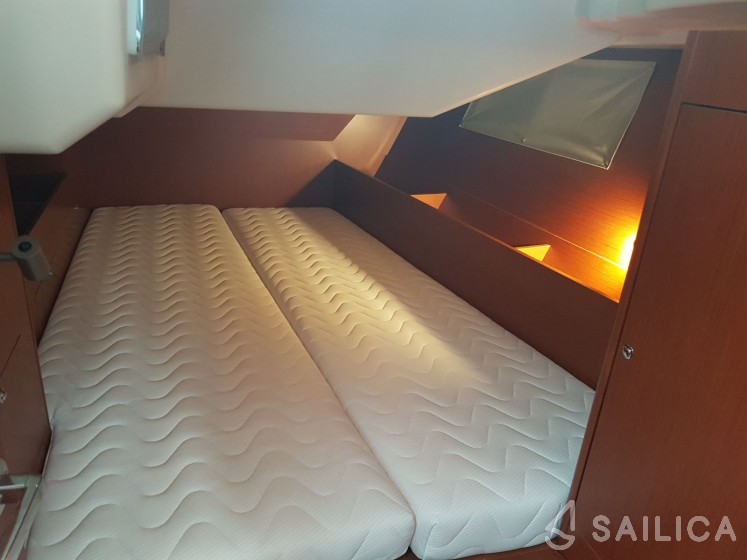 Oceanis 41.1 - Yacht Charter Sailica