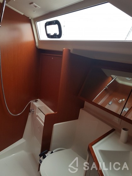 Oceanis 41.1 - Yacht Charter Sailica