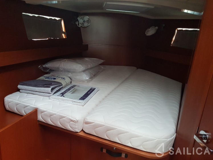 Oceanis 41.1 - Yacht Charter Sailica