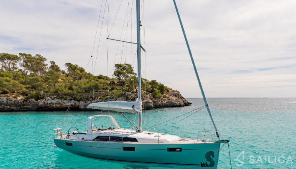 Oceanis 41.1 - Yacht Charter Sailica
