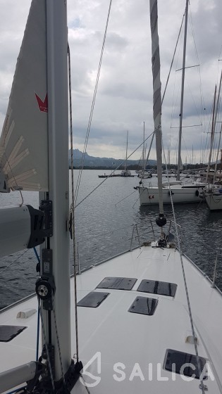 Oceanis 41.1 - Yacht Charter Sailica