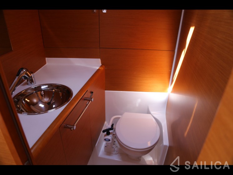 Sun Odyssey 419 - Yacht Charter Sailica