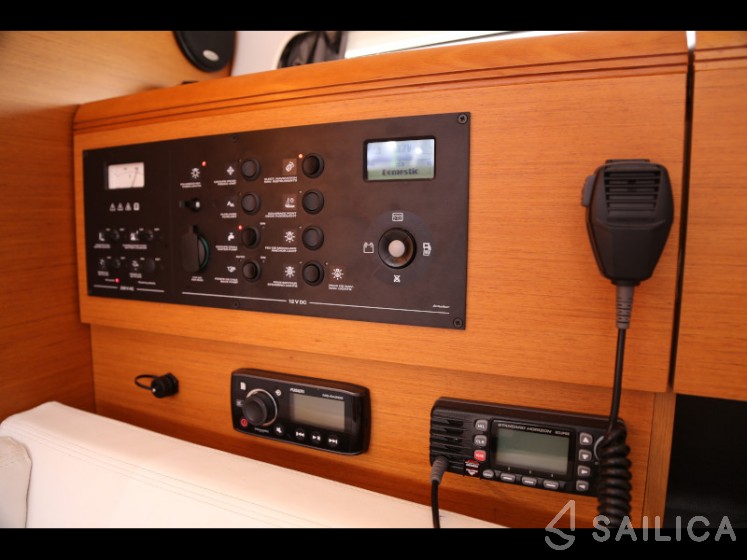 Sun Odyssey 419 - Yacht Charter Sailica