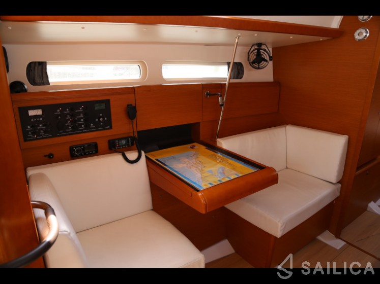 Sun Odyssey 419 - Yacht Charter Sailica