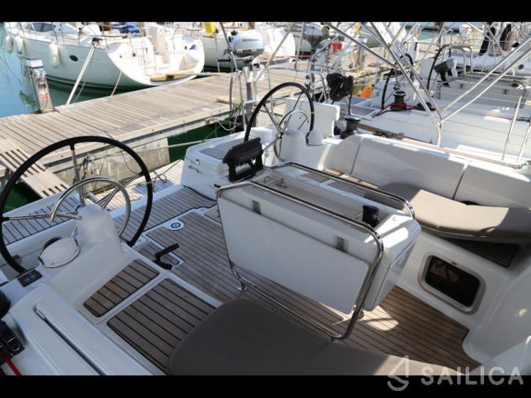 Sun Odyssey 419 - Yacht Charter Sailica