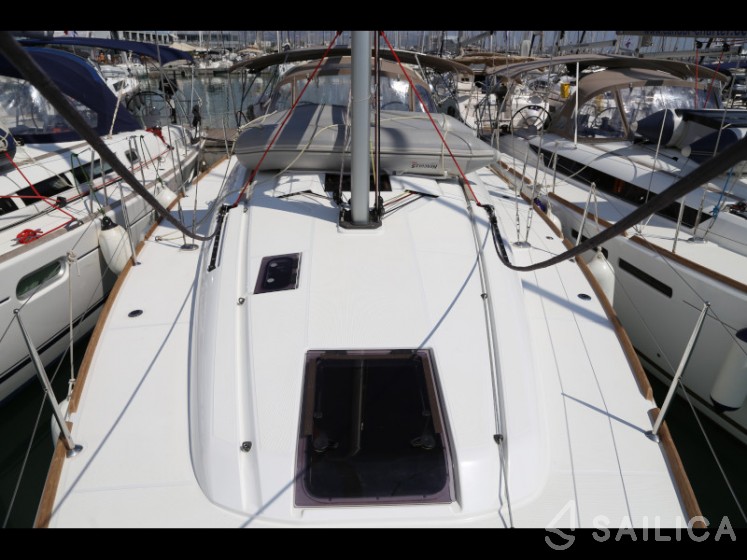 Sun Odyssey 419 - Yacht Charter Sailica