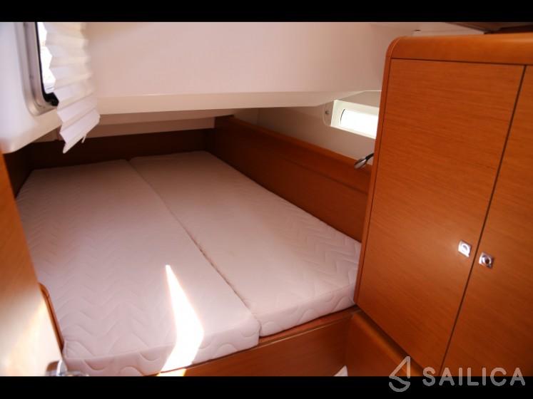 Sun Odyssey 419 - Yacht Charter Sailica