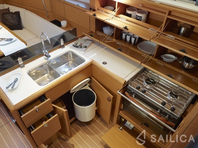 Sun Odyssey 419 - Yacht Charter Sailica