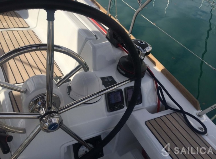 Sun Odyssey 419 - Yacht Charter Sailica