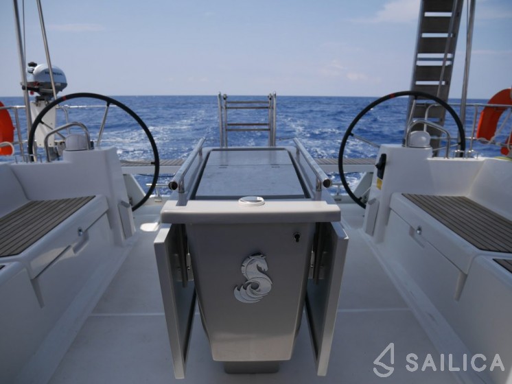 Oceanis 45 - Yacht Charter Sailica