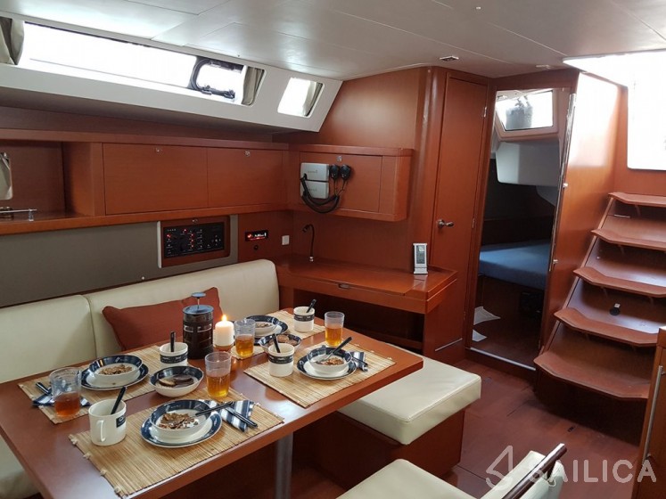 Oceanis 45 - Yacht Charter Sailica