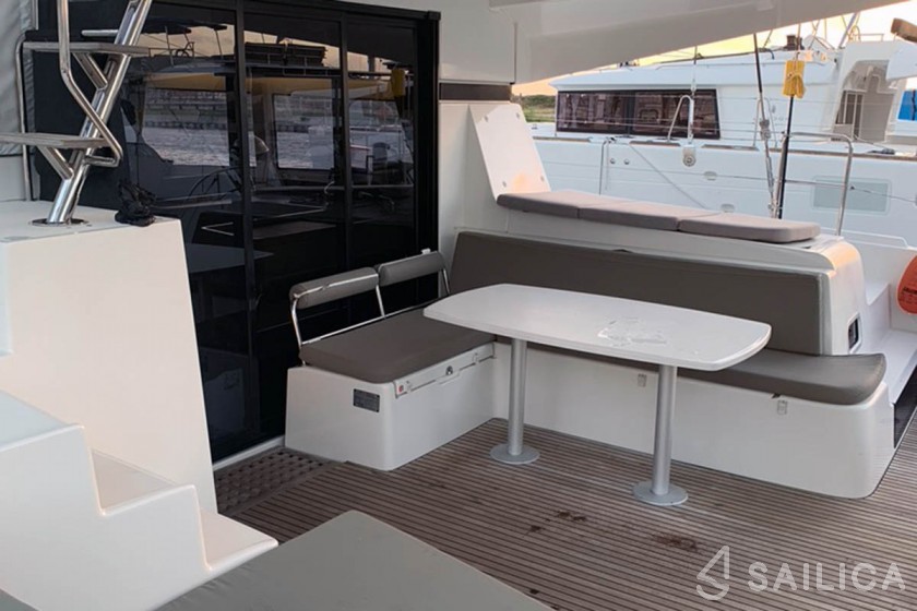 Lagoon 42 - Yacht Charter Sailica