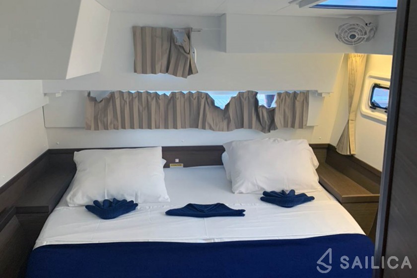 Lagoon 42 - Yacht Charter Sailica