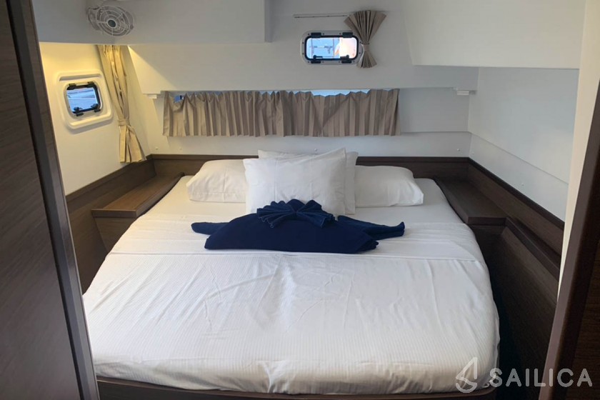 Lagoon 42 - Yacht Charter Sailica