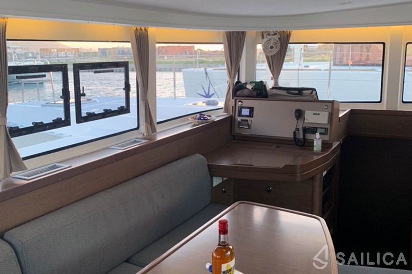 Lagoon 42 - Yacht Charter Sailica