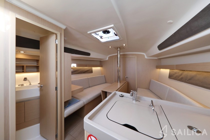 Oceanis 34.1 - Yacht Charter Sailica
