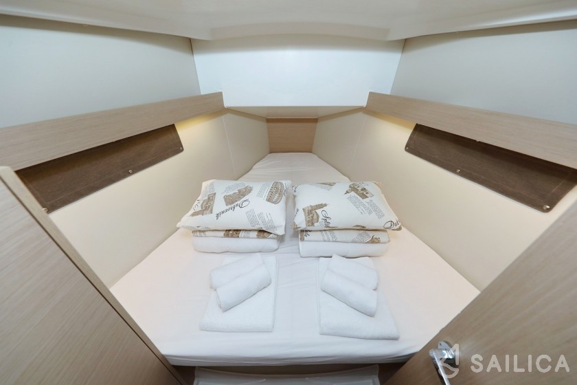 Oceanis 34.1 - Yacht Charter Sailica