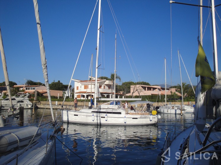 Bavaria Cruiser 41 - Yacht Charter Sailica