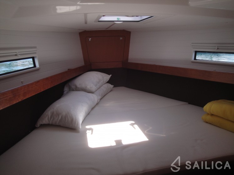 Bavaria Cruiser 41 - Yacht Charter Sailica