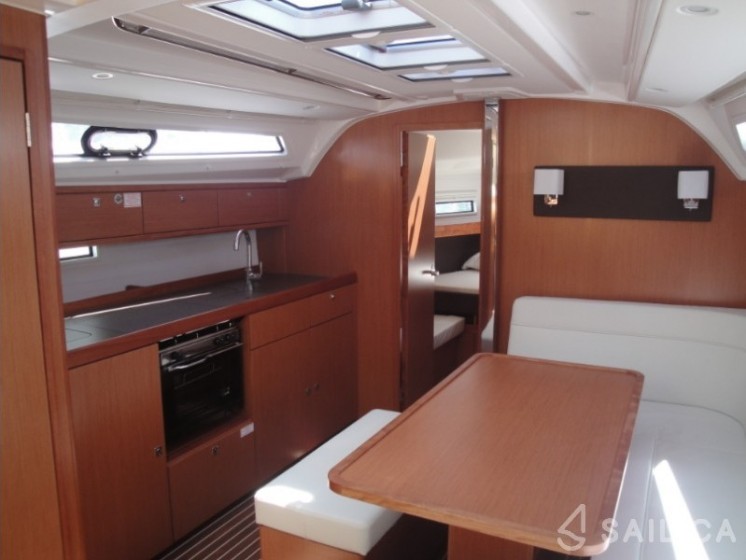 Bavaria Cruiser 41 - Yacht Charter Sailica