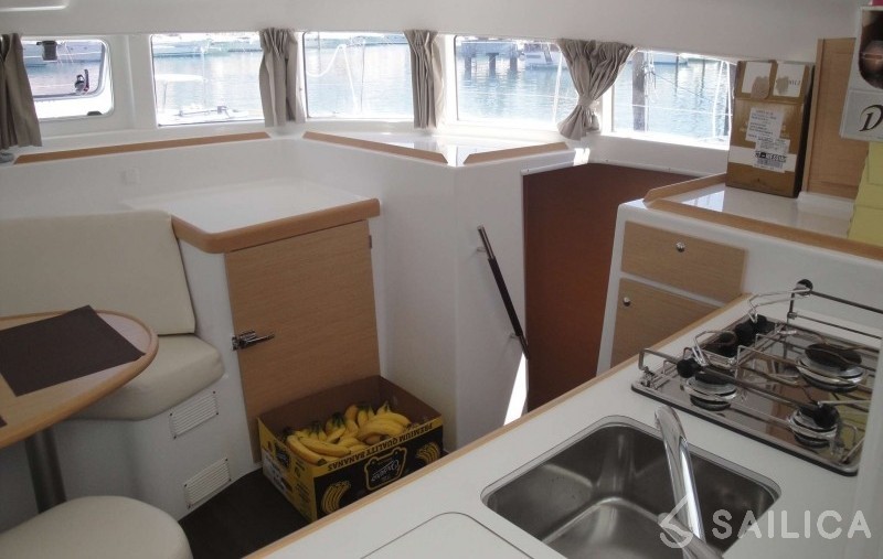 Lagoon 380 - Yacht Charter Sailica