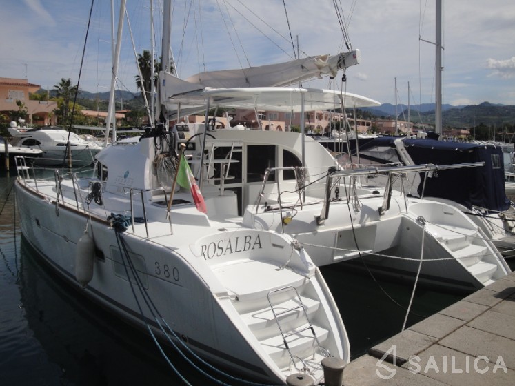 Lagoon 380 - Yacht Charter Sailica