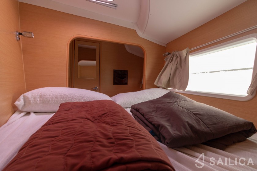 Lagoon 380 - Yacht Charter Sailica