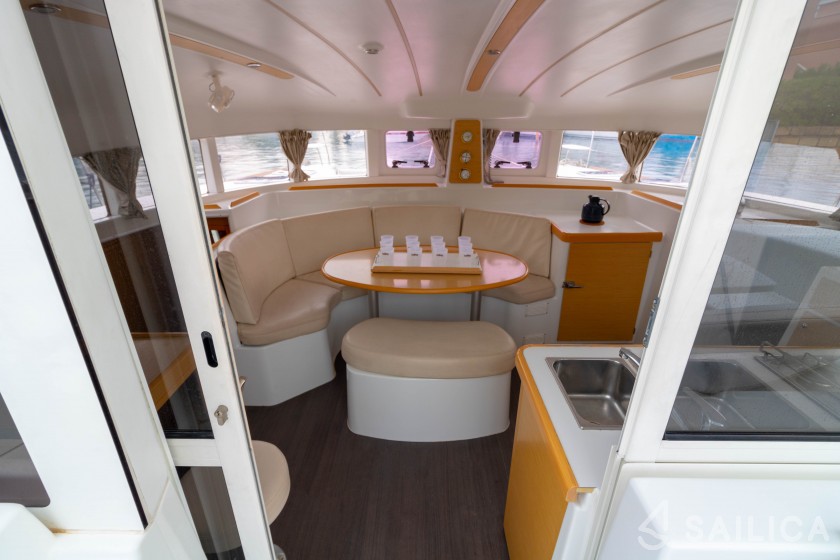 Lagoon 380 - Yacht Charter Sailica