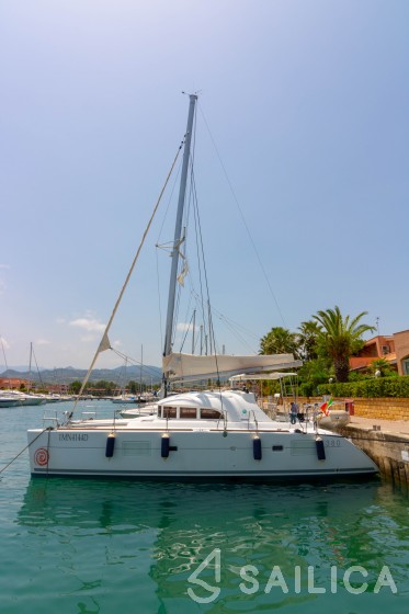 Lagoon 380 - Yacht Charter Sailica