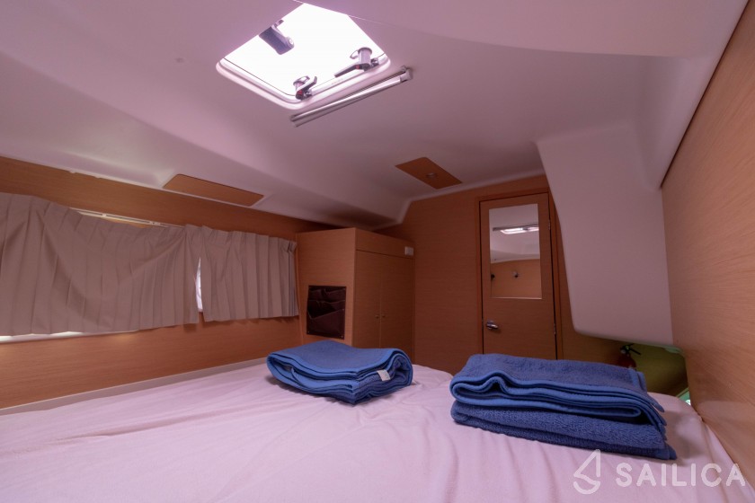Lagoon 380 - Yacht Charter Sailica
