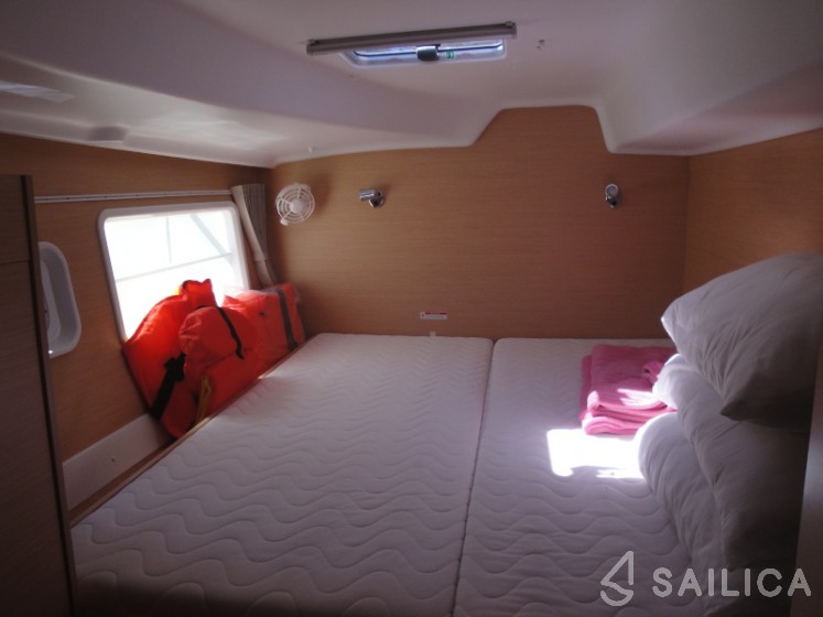 Lagoon 380 - Yacht Charter Sailica