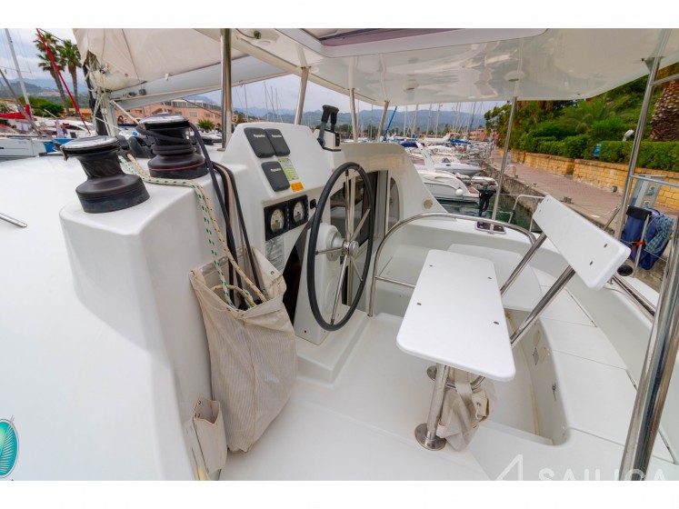 Lagoon 380 - Yacht Charter Sailica