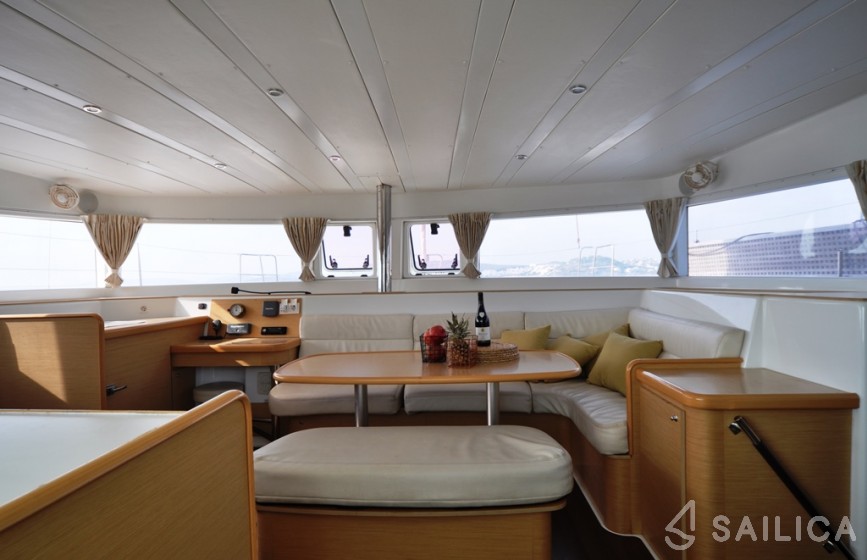 Lagoon 421 - Yacht Charter Sailica