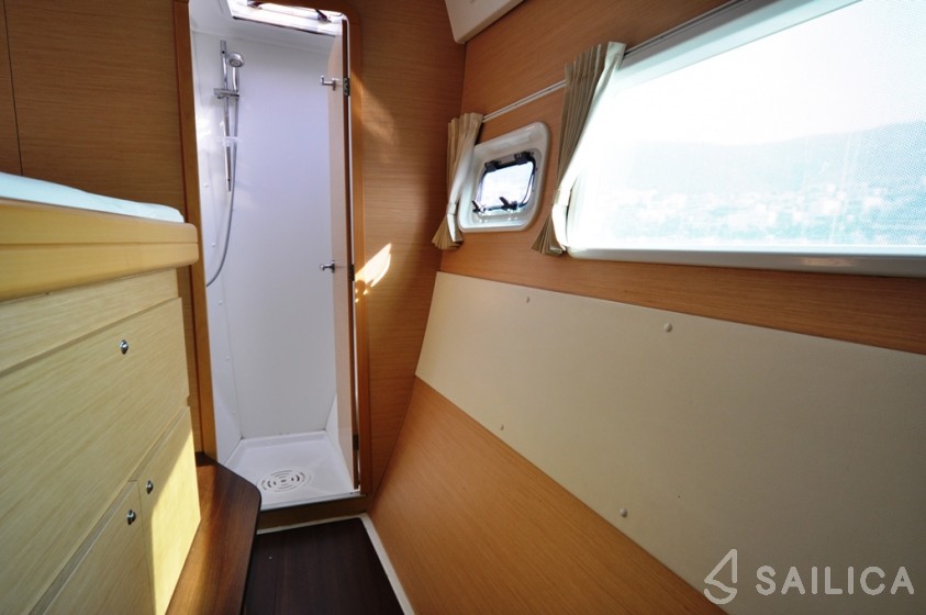 Lagoon 421 - Yacht Charter Sailica