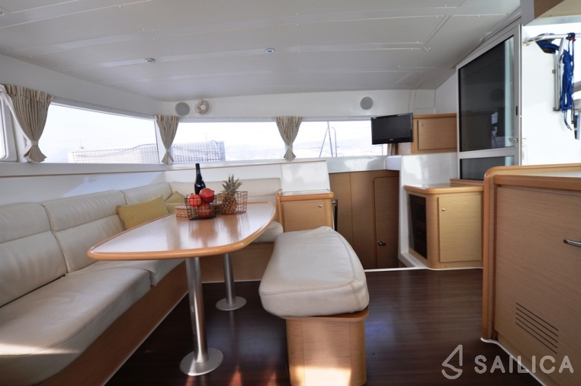 Lagoon 421 - Yacht Charter Sailica