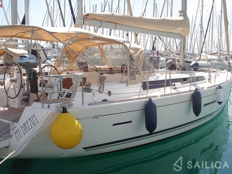 Dufour 450 GL - Yacht Charter Sailica