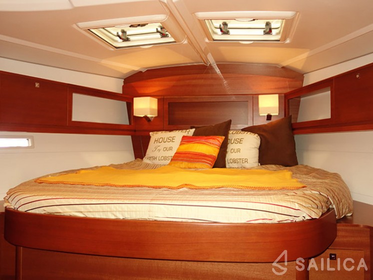 Dufour 450 GL - Yacht Charter Sailica
