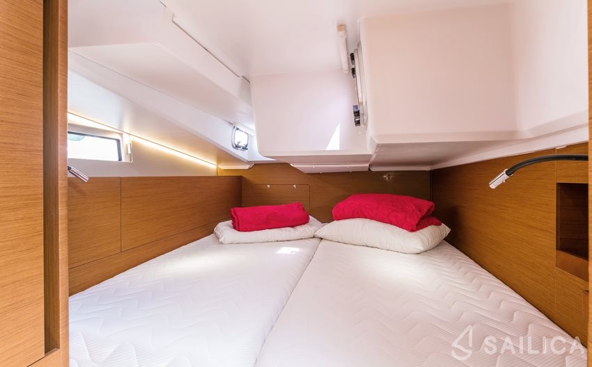Sun Odyssey 490 - Yacht Charter Sailica