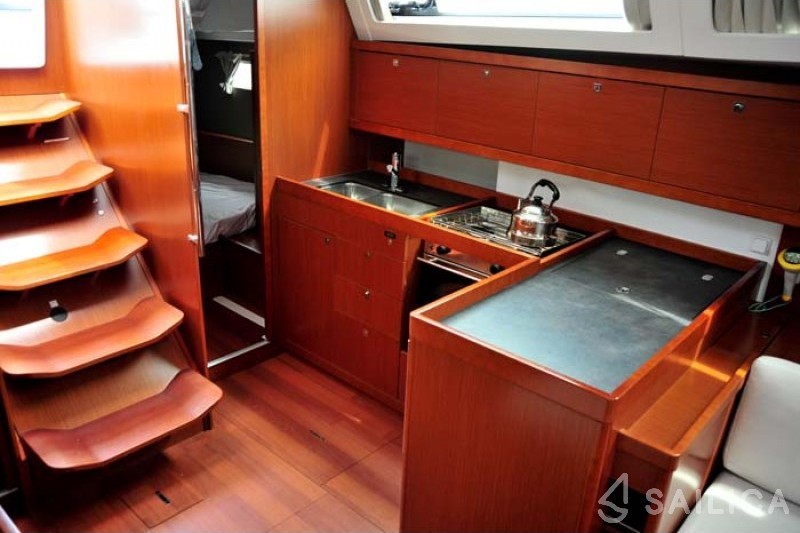 Oceanis 41 - Yacht Charter Sailica