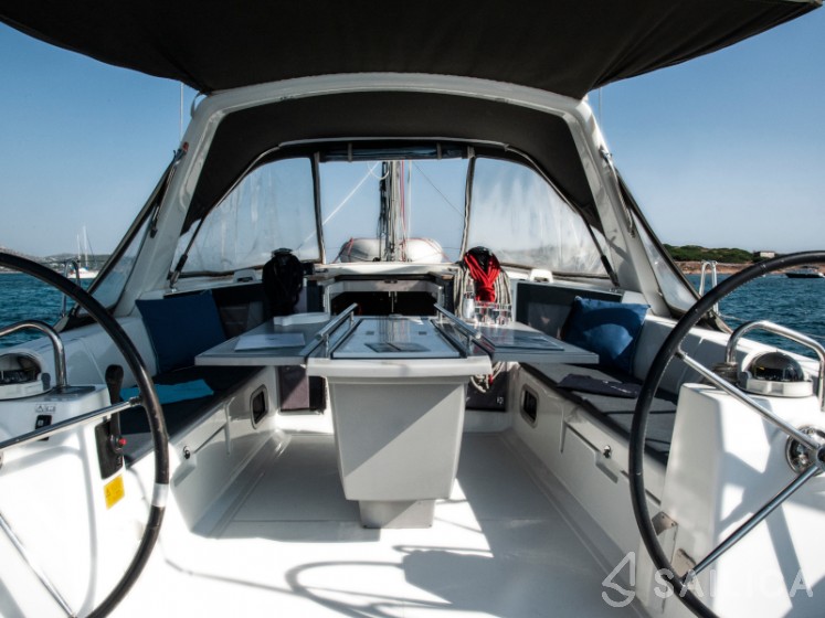 Oceanis 41 - Yacht Charter Sailica
