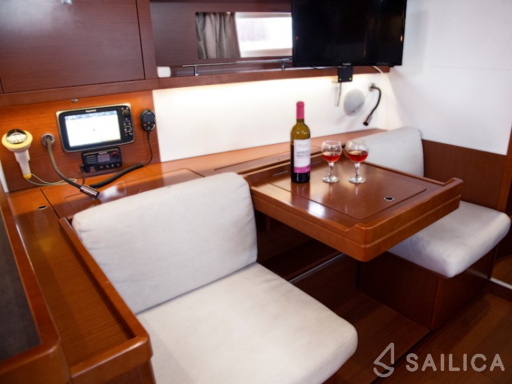 Oceanis 41 - Yacht Charter Sailica