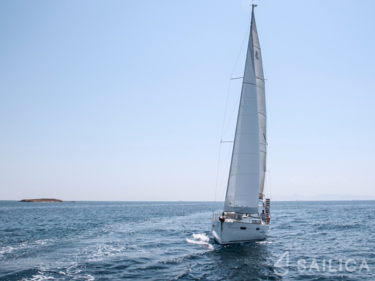 Oceanis 41 - Yacht Charter Sailica