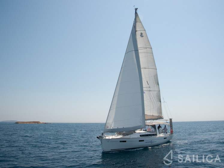 Oceanis 41 - Yacht Charter Sailica